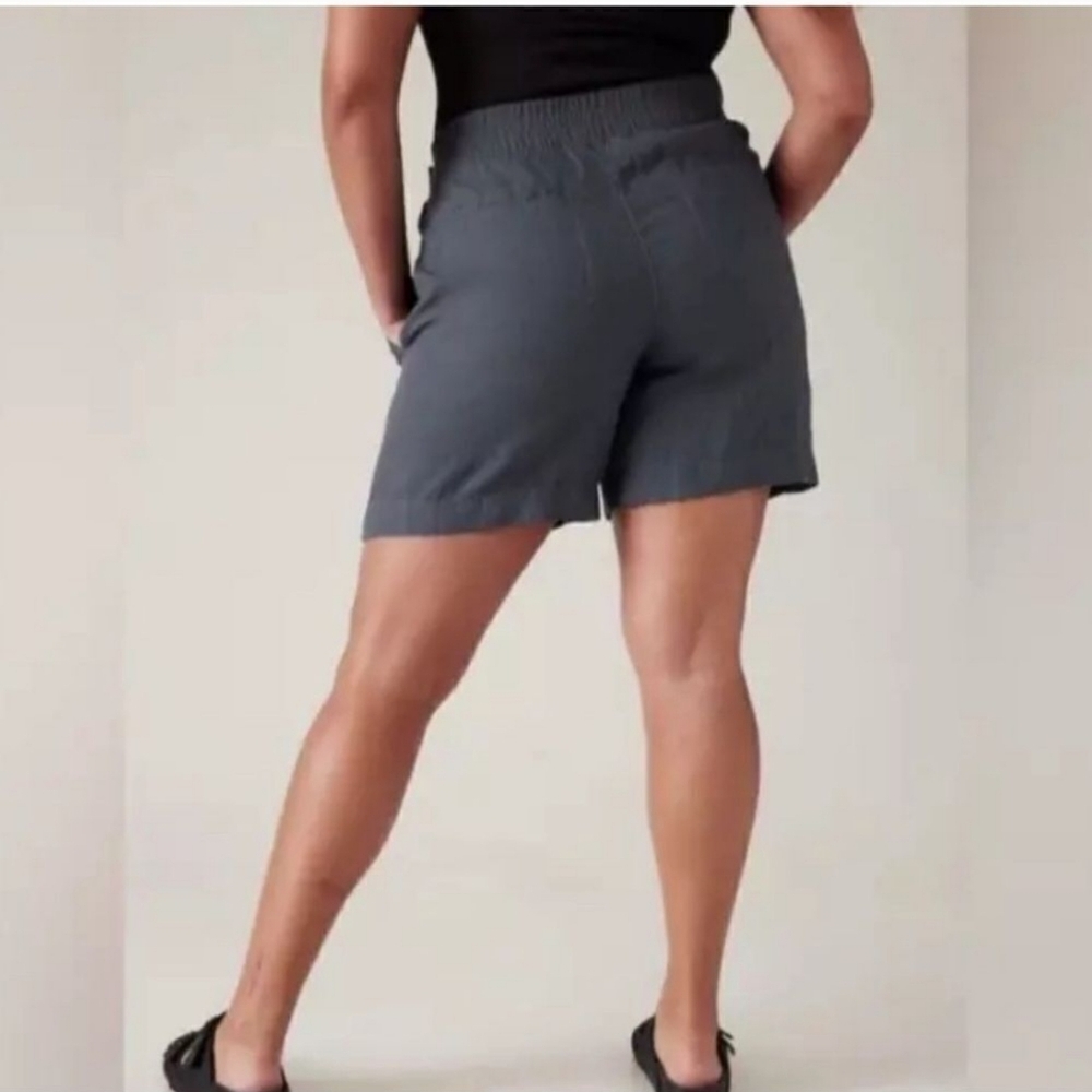 NWOT Athleta Voyager Linen Short Granite Blue. Size 4 - Picture 3 of 6